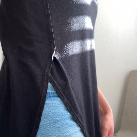 Black split hem tank - Picture 10 of 15